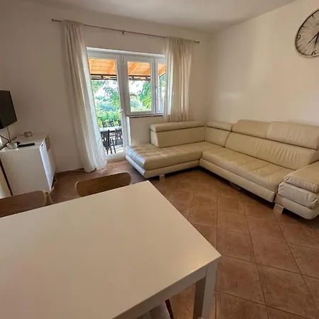 Relax And Unwind: Family-friendly House Near In Zagrad 펜션 *