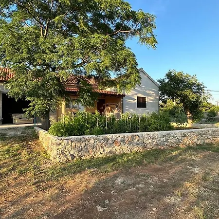 Relax And Unwind: Family-friendly House Near In Zagrad * Zára