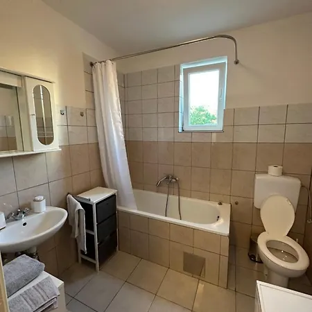 Relax And Unwind: Family-friendly House Near In Zagrad Feriehus *