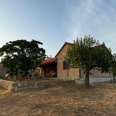 Relax And Unwind: Family-friendly House Near In Zagrad Zadar